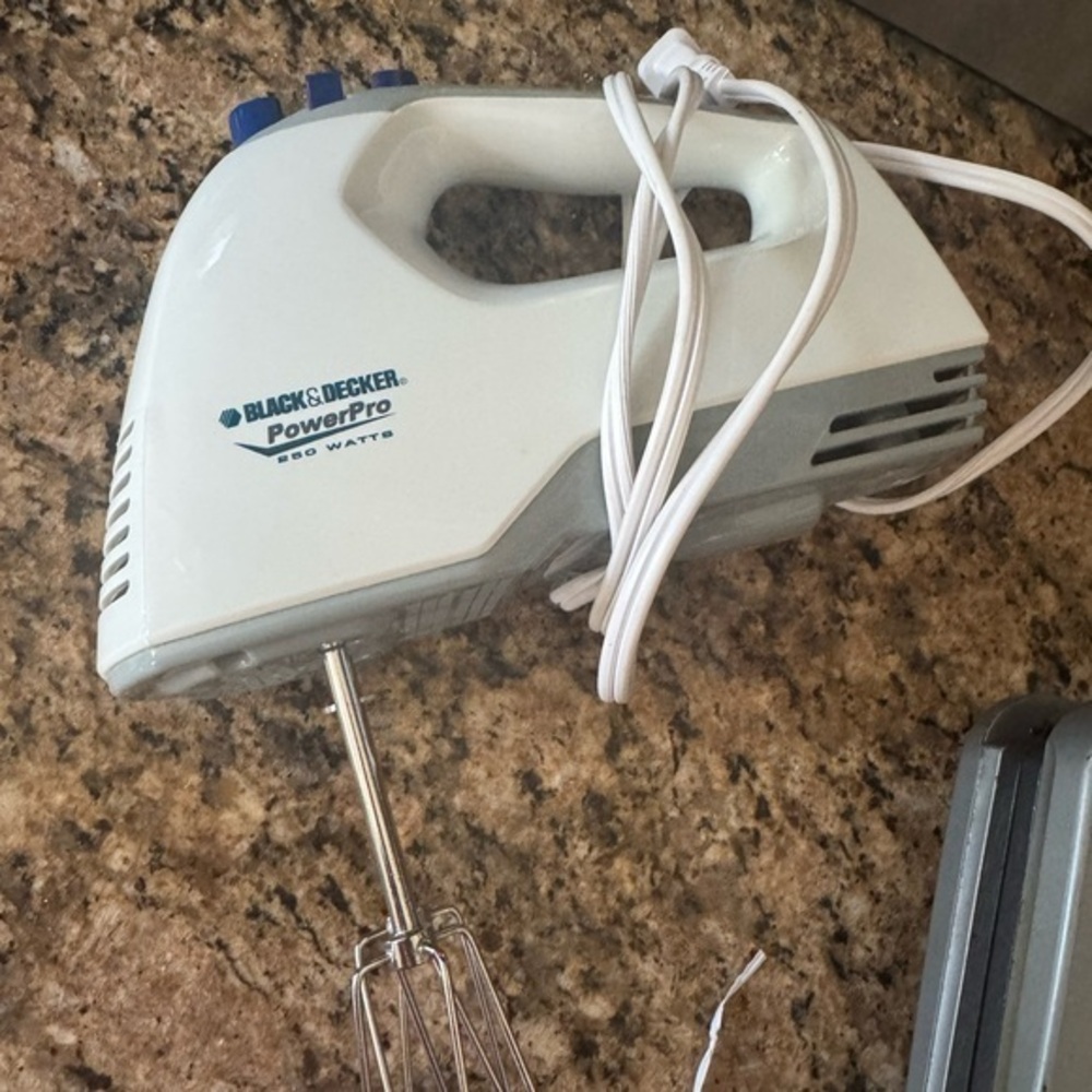 Black & Decker PowerPro White Hand Mixer
